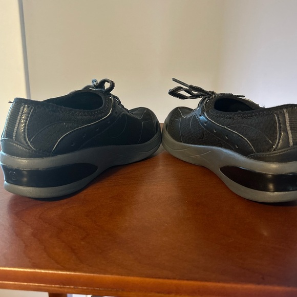 BZees Women's Black Sneakers - Picture 5 of 6